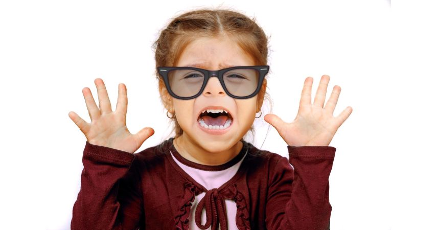 Liebevolle Umarmung nimmt die Luft zum Atmen